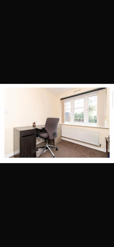 Room Larch Gardens in Manchester