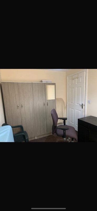 Room Larch Gardens in Manchester