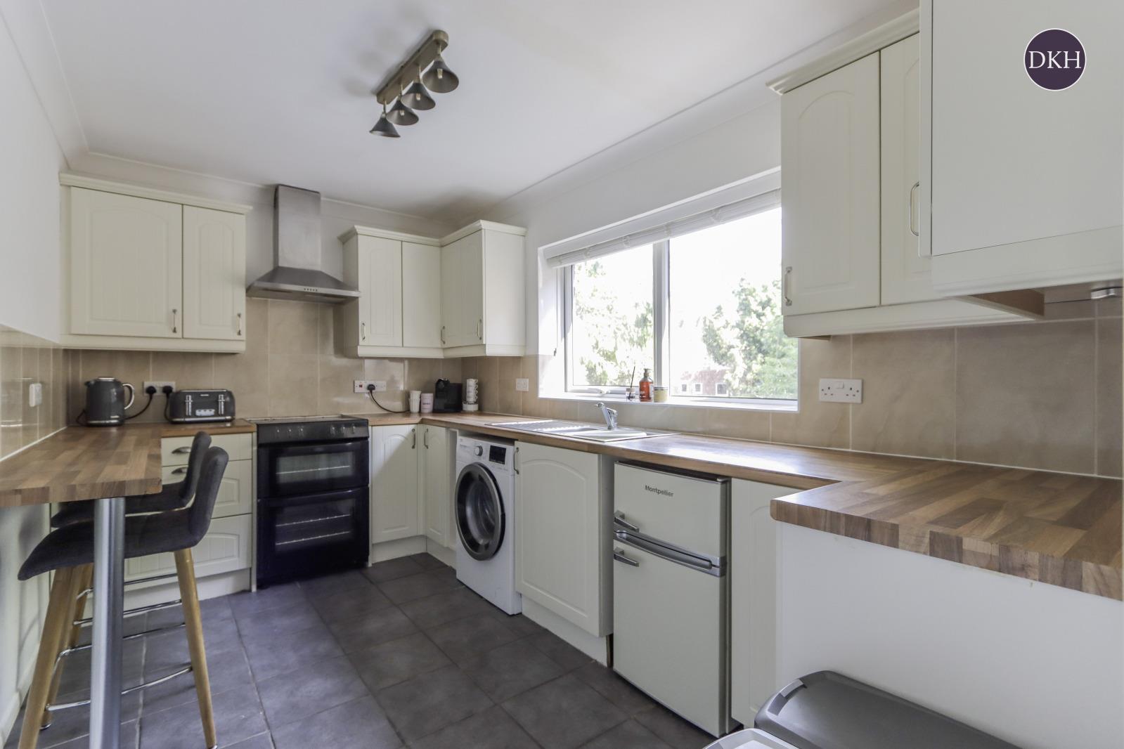 Flat Grandfield Avenue in Watford