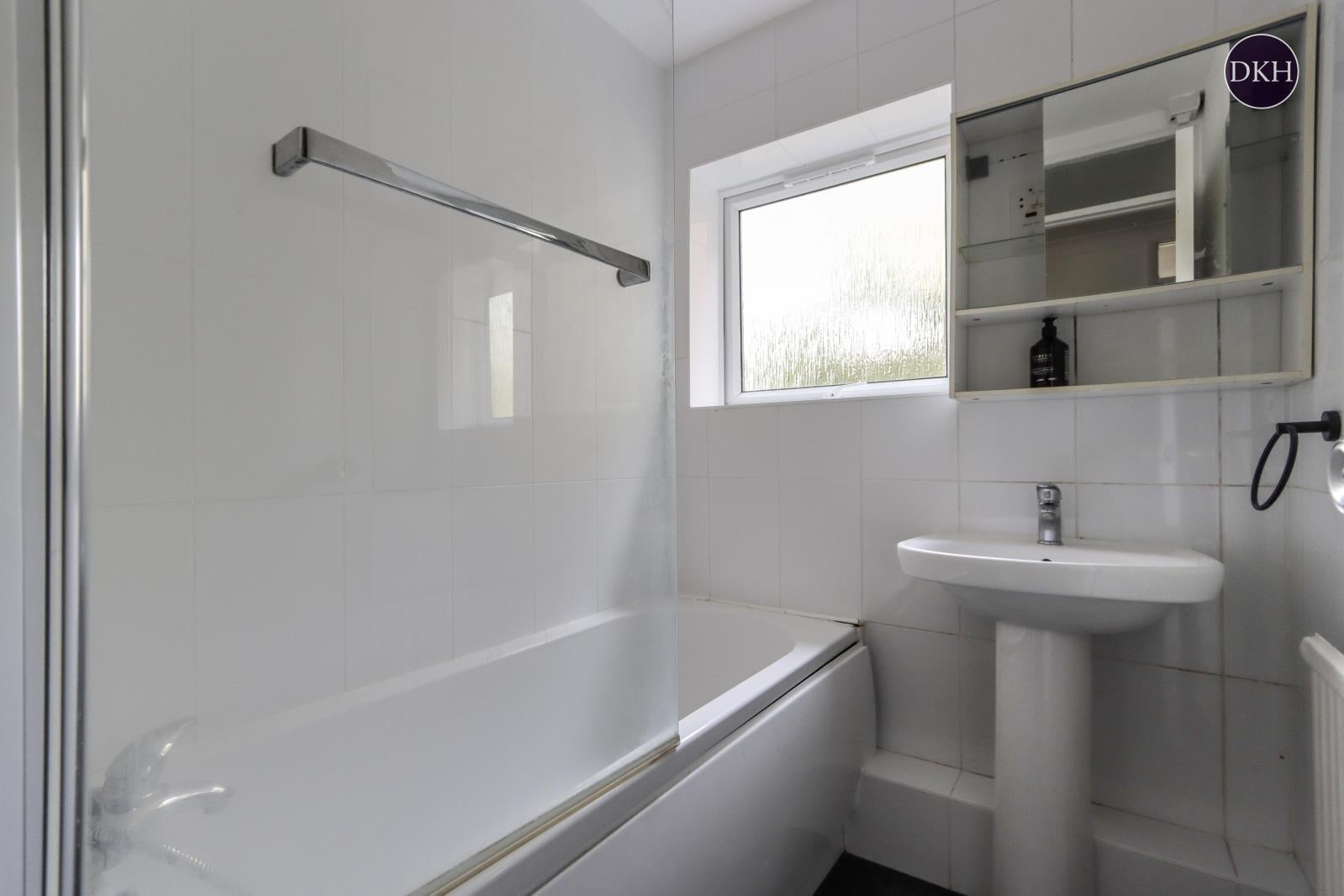 Flat Grandfield Avenue in Watford