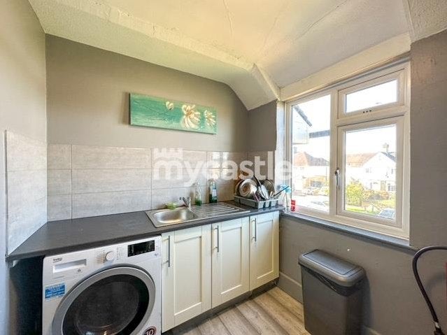 Room Appletree Road in Old Bolsover