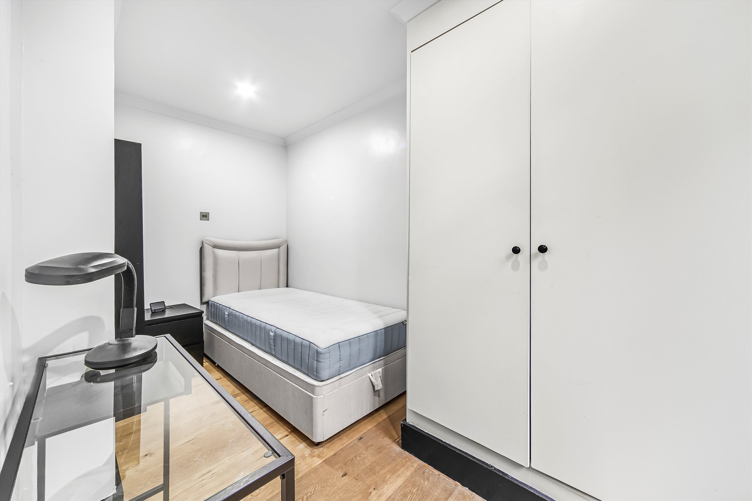 Flat Montrose Court in City of Westminster