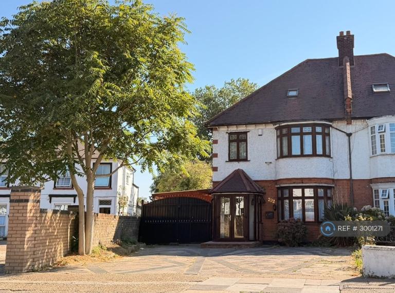 House Bath Road in Greater London