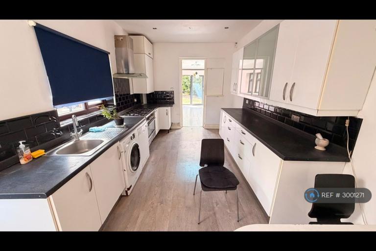 House Bath Road in Greater London
