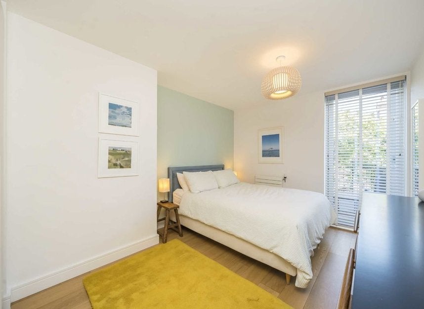 Flat Gideon Road in Greater London