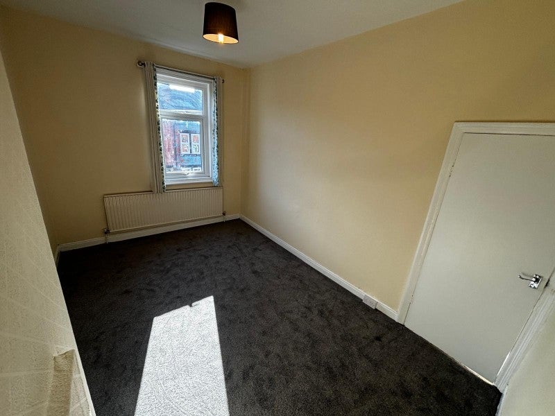 House Longroyd Grove in Leeds