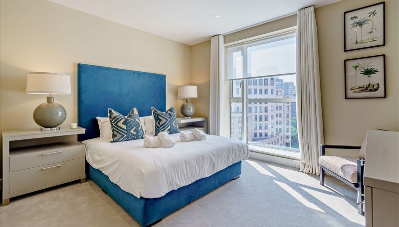 Flat Westferry Circus in Greater London
