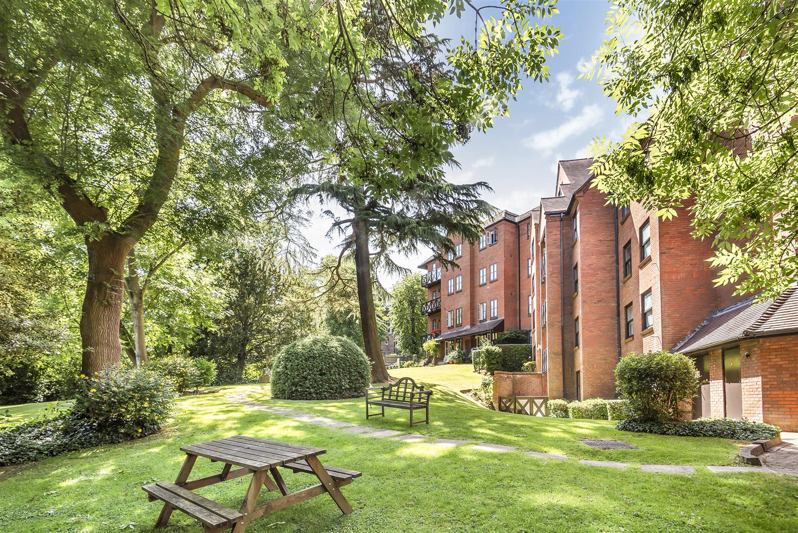 Flat Peterborough Road in Greater London
