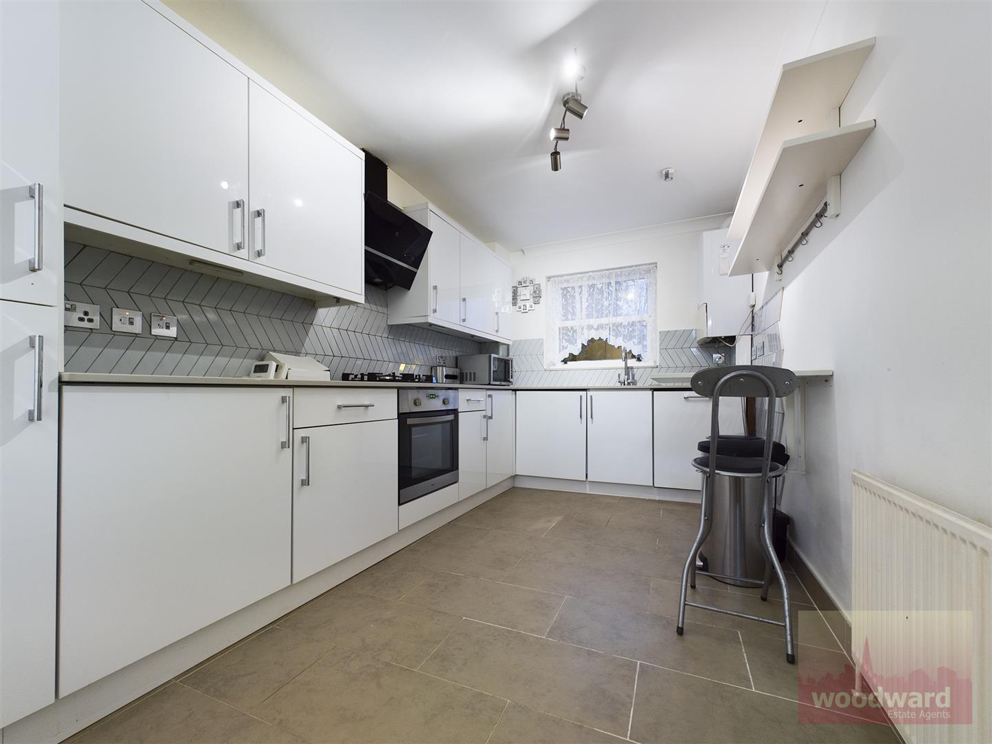 Flat Peterborough Road in Greater London