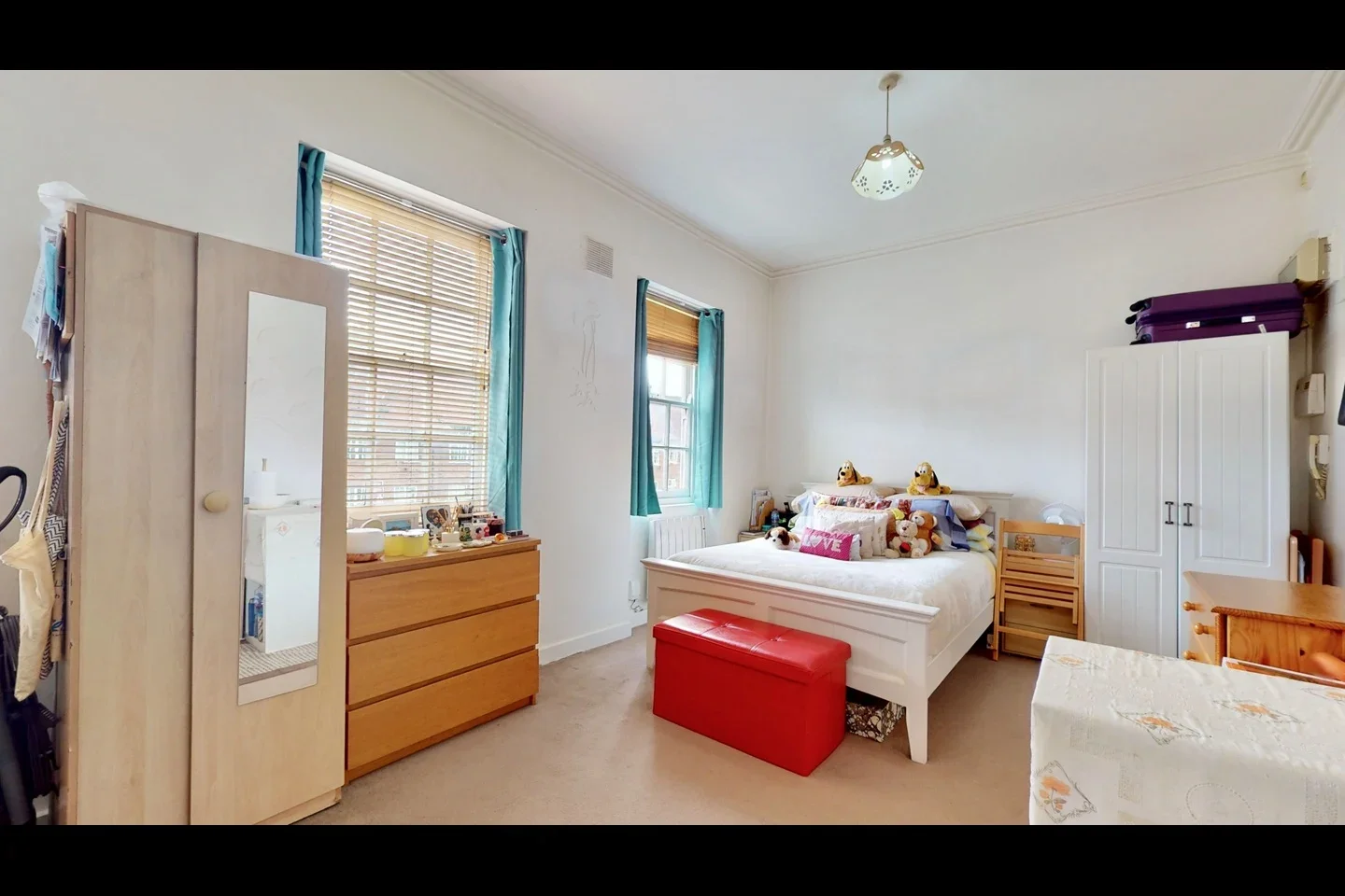 Flat Golders Green Road in Greater London