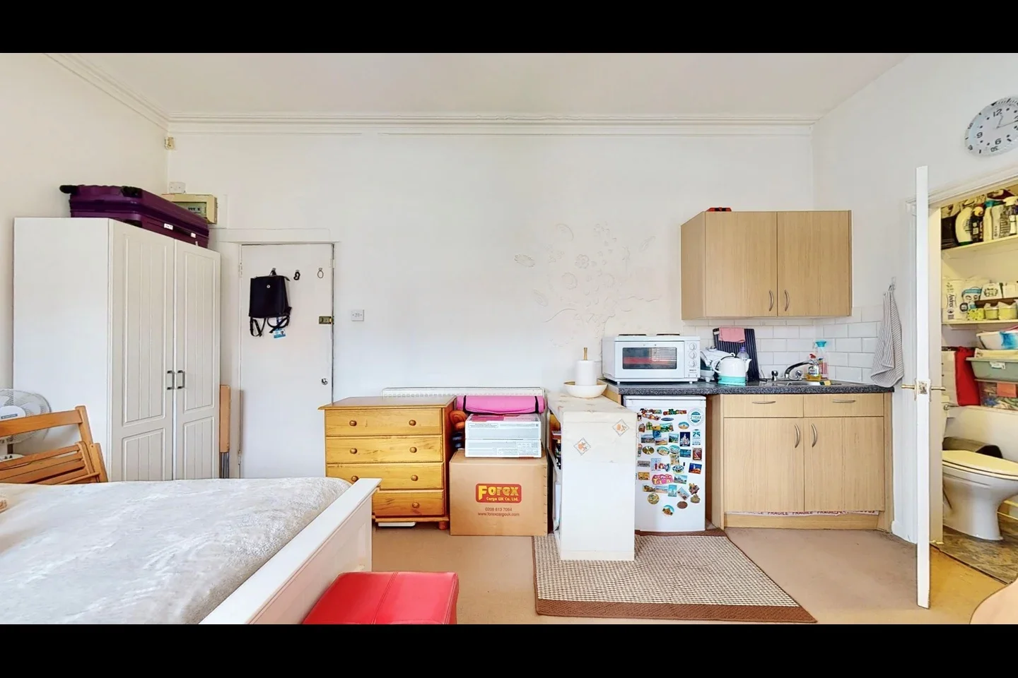 Flat Golders Green Road in Greater London