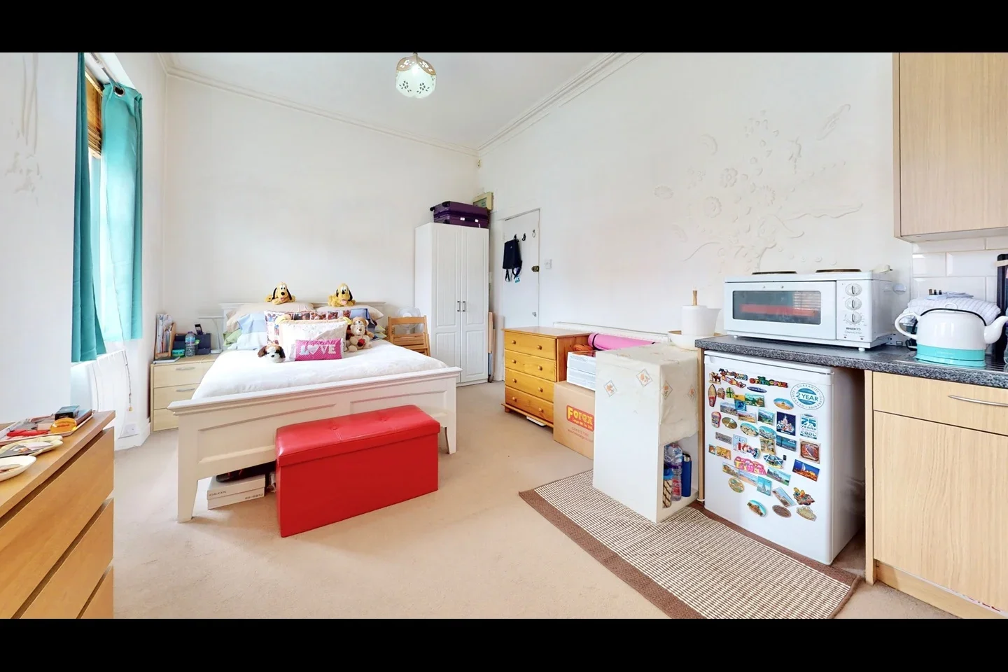 Flat Golders Green Road in Greater London
