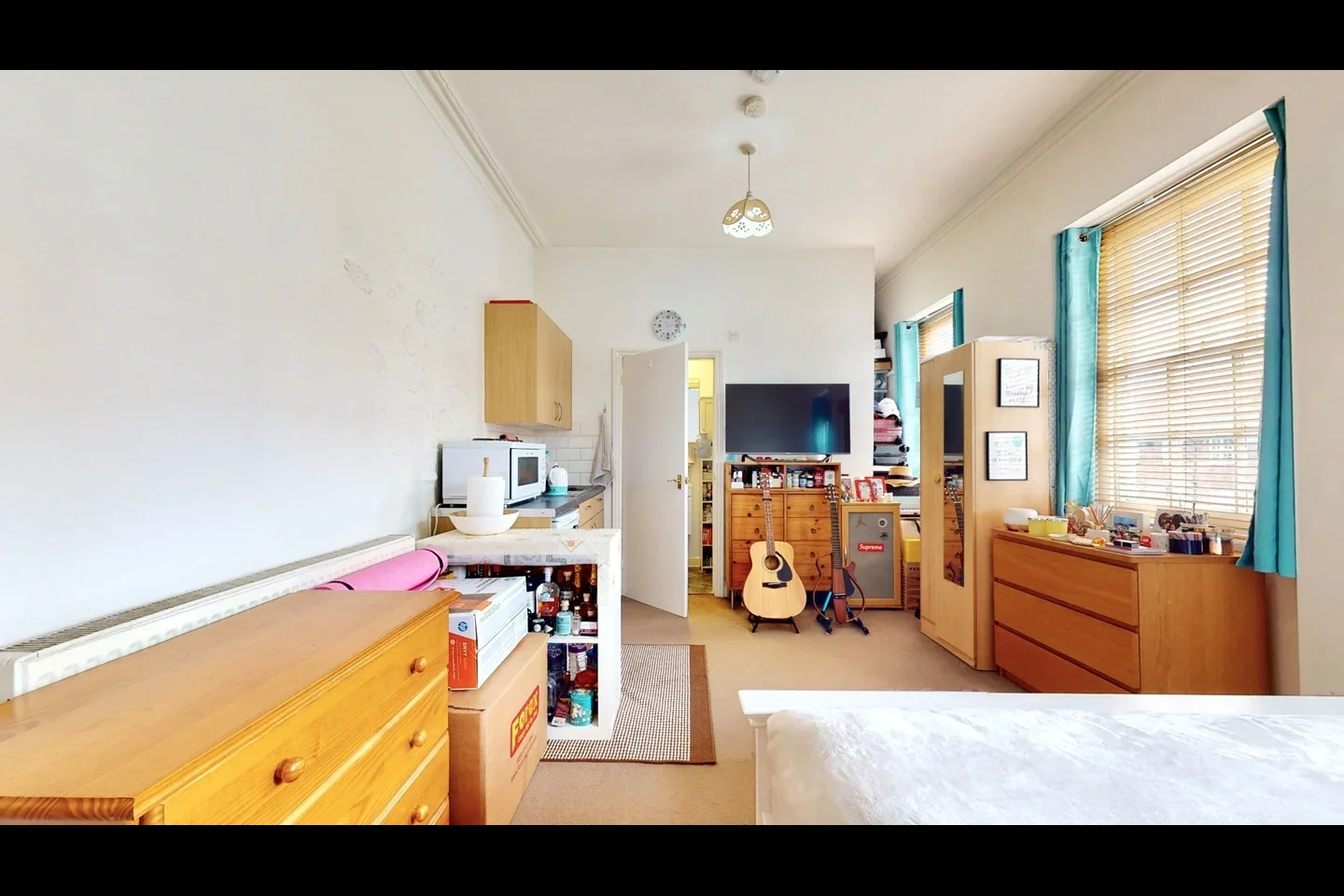 Flat Golders Green Road in Greater London