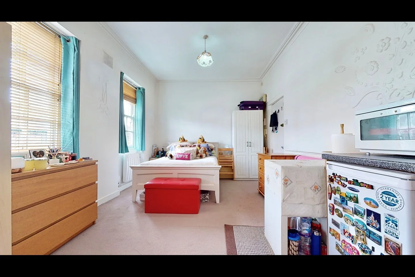 Flat Golders Green Road in Greater London