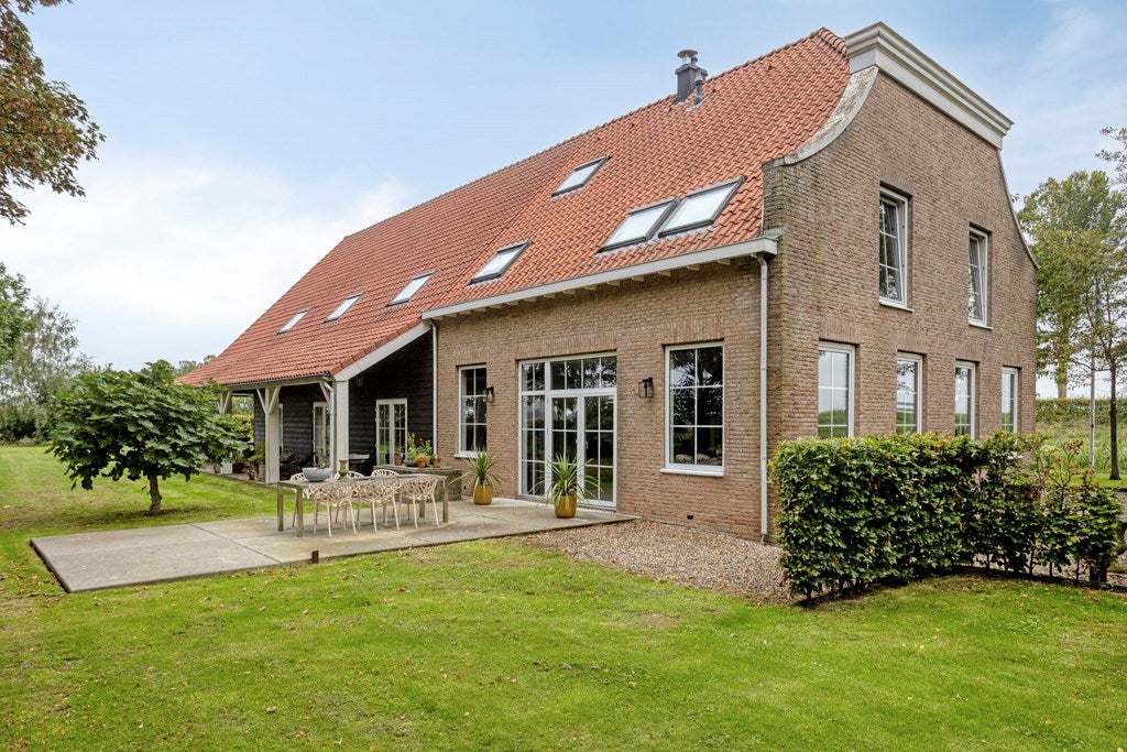 Huis Zuiddijk 3 in Herkingen