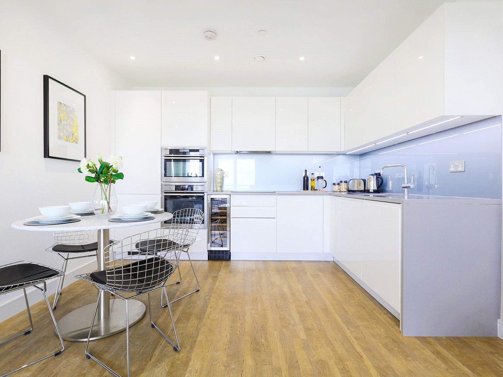 Flat Nine Elms Lane in Greater London
