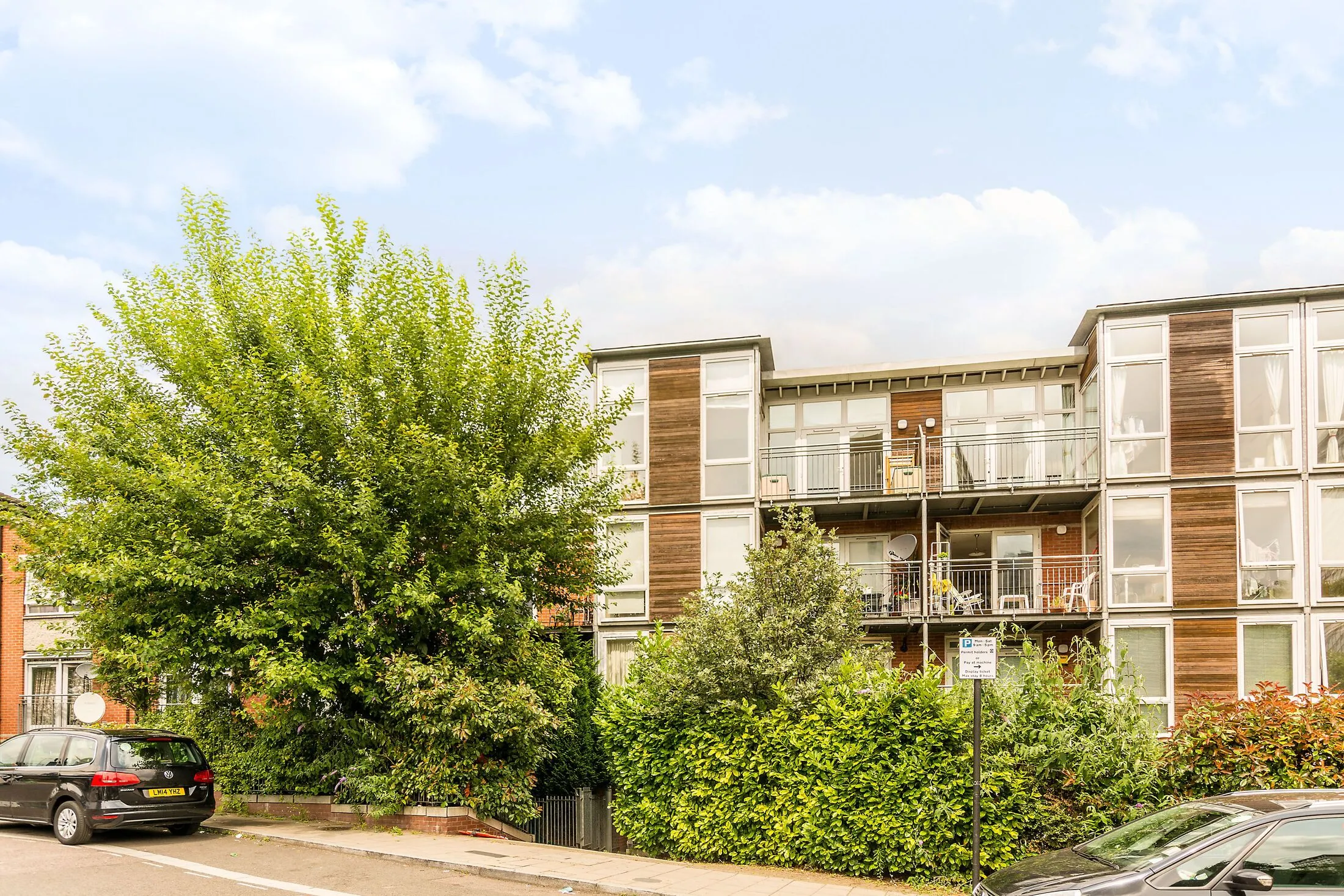 Flat Hunt Close in Greater London