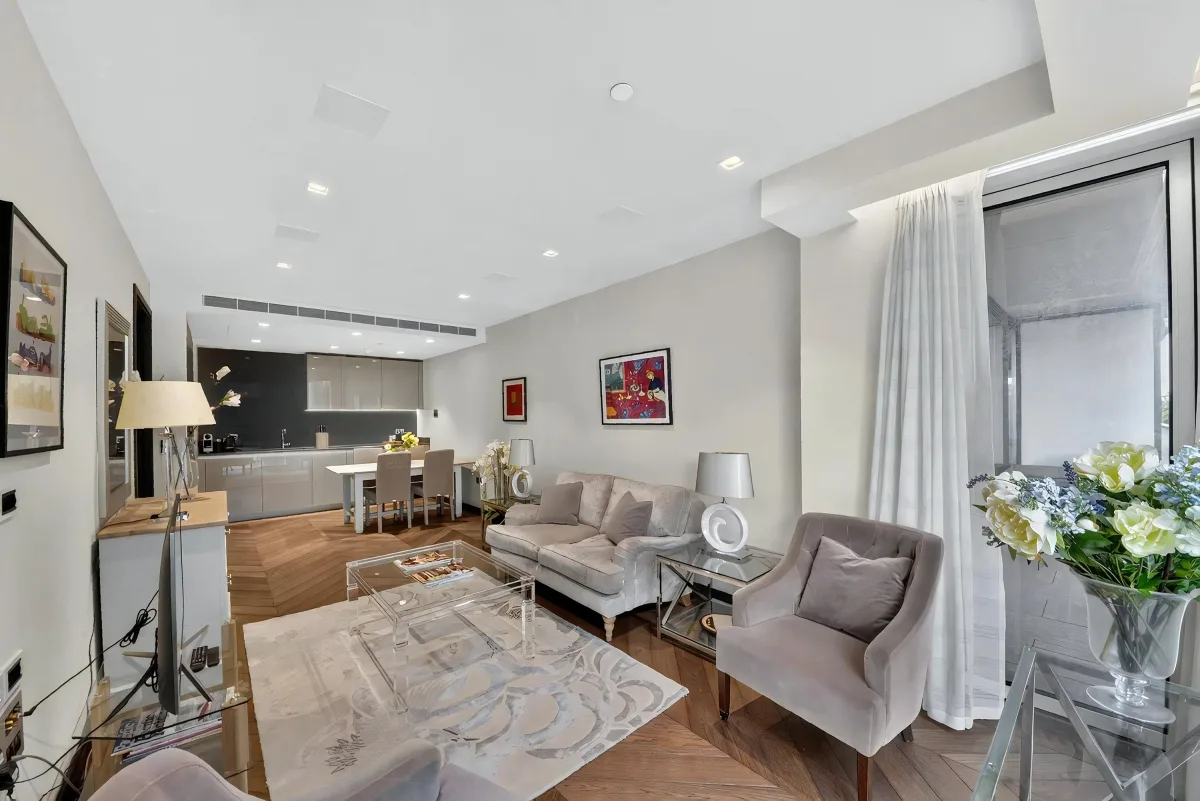 Flat Earls Way in Greater London