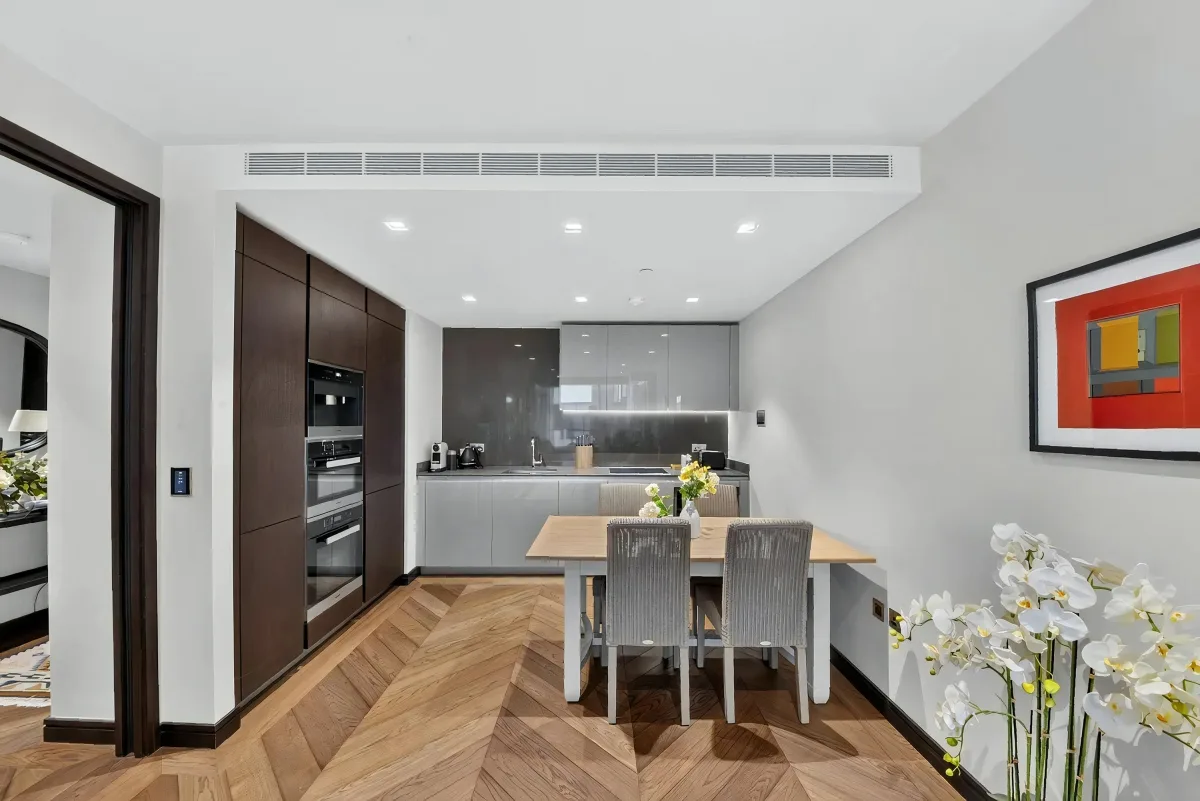 Flat Earls Way in Greater London