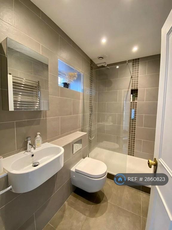 Room Burdon Lane in Greater London