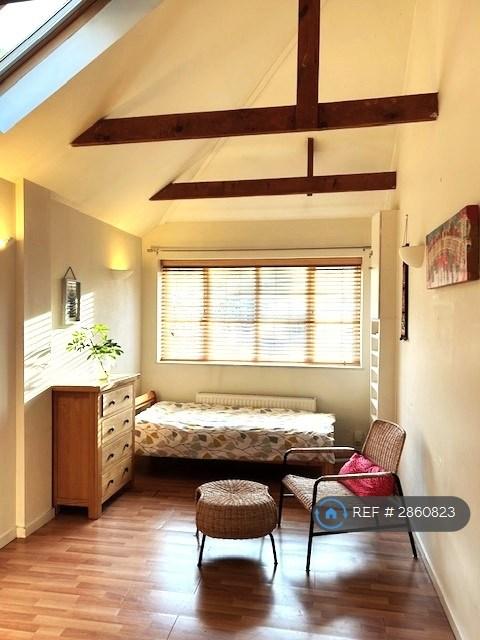 Room Burdon Lane in Greater London