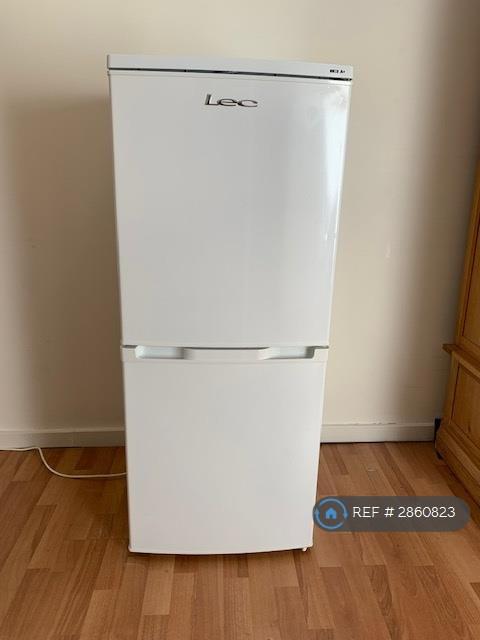 Room Burdon Lane in Greater London