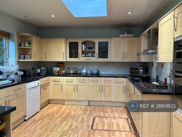 Room Burdon Lane in Greater London
