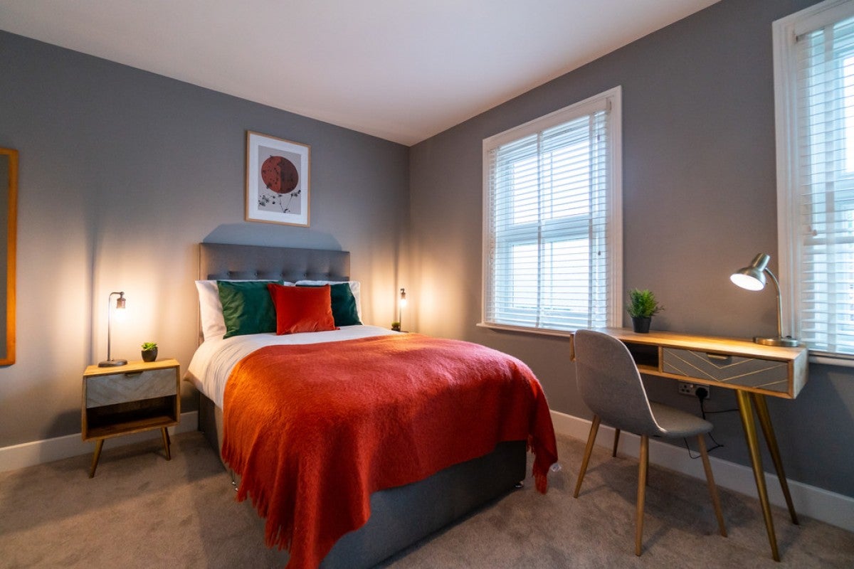 Room Hemdean Road in Reading