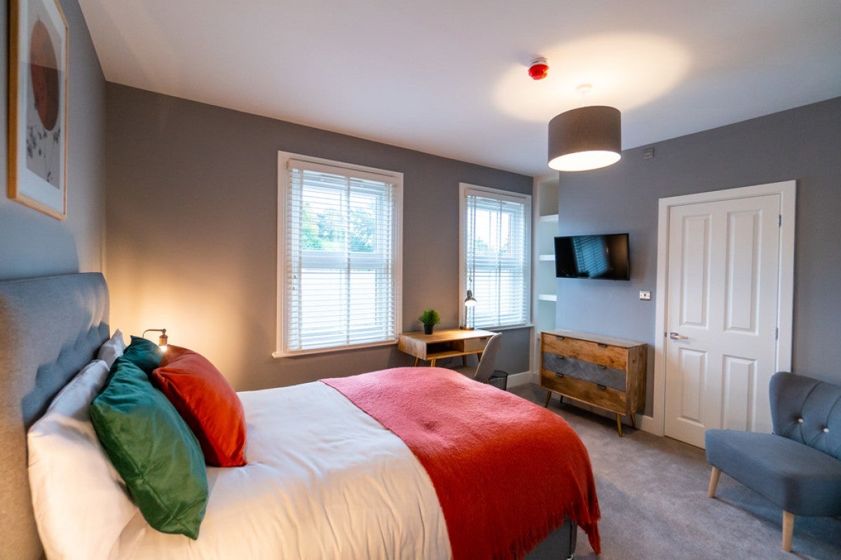 Room Hemdean Road in Reading