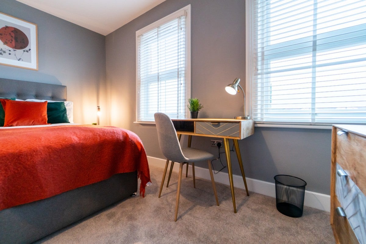 Room Hemdean Road in Reading