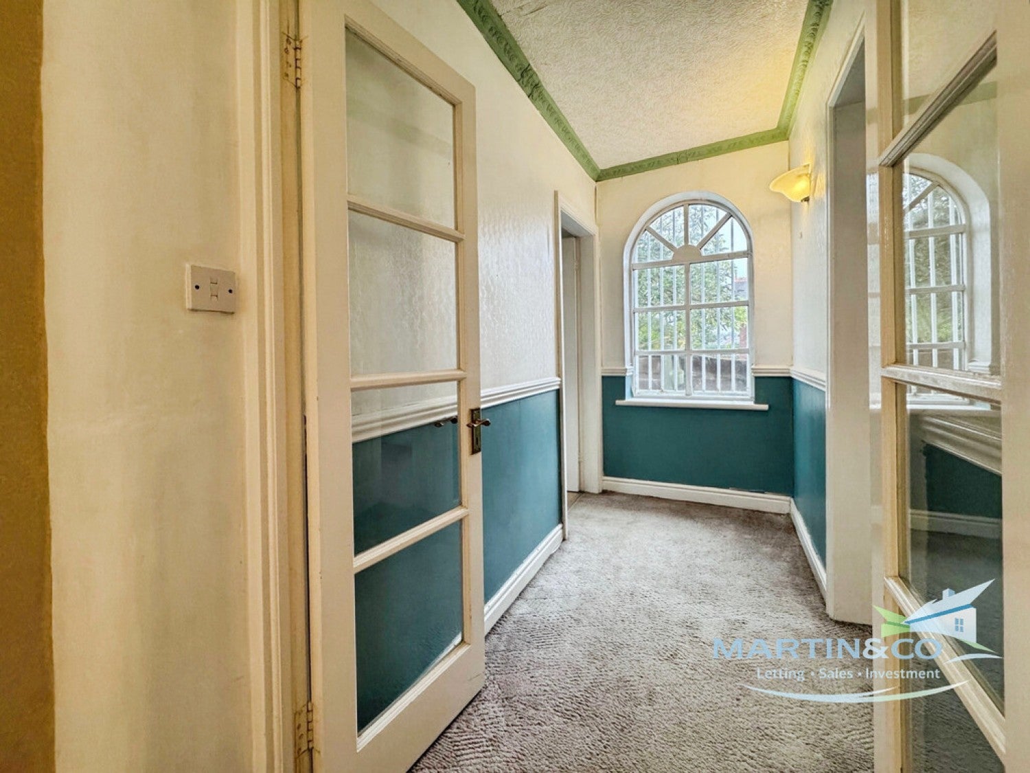 House Lynmouth Close in Chadderton