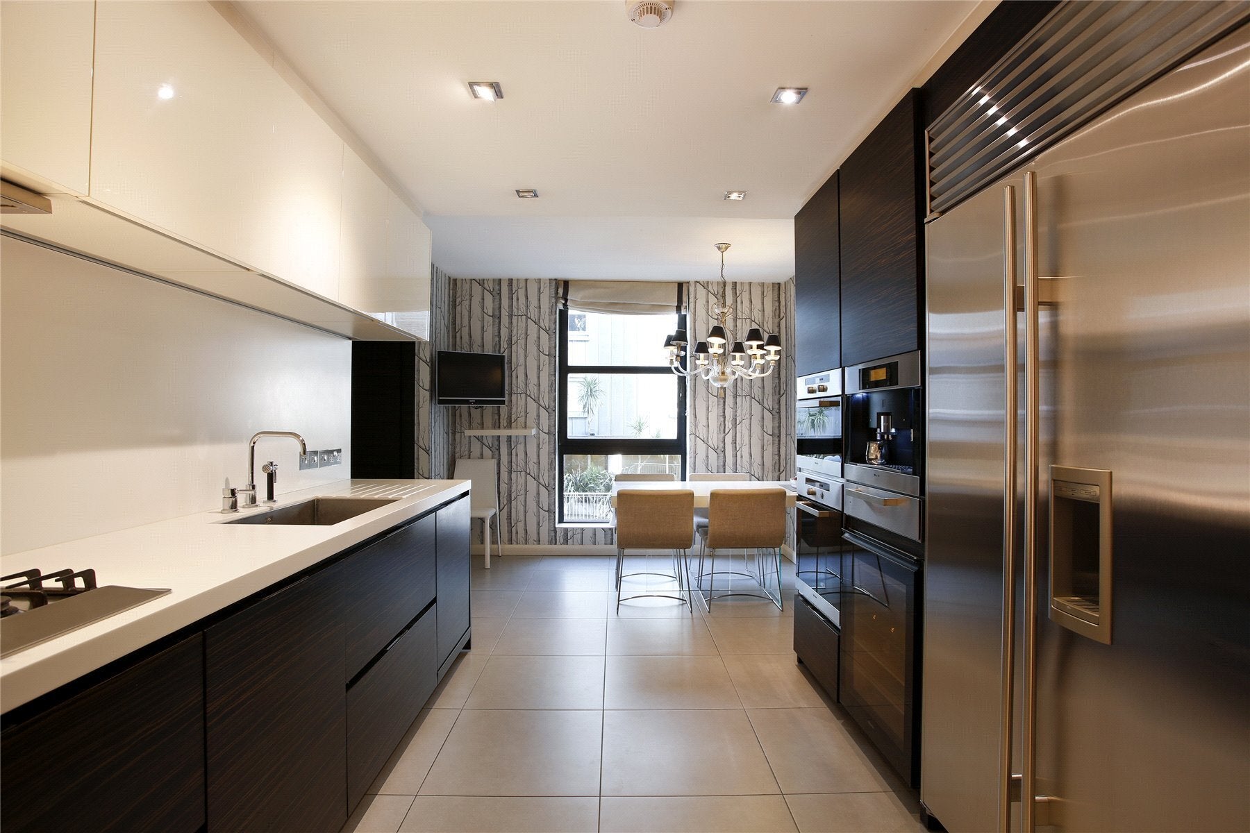 Flat Anhalt Road in Greater London