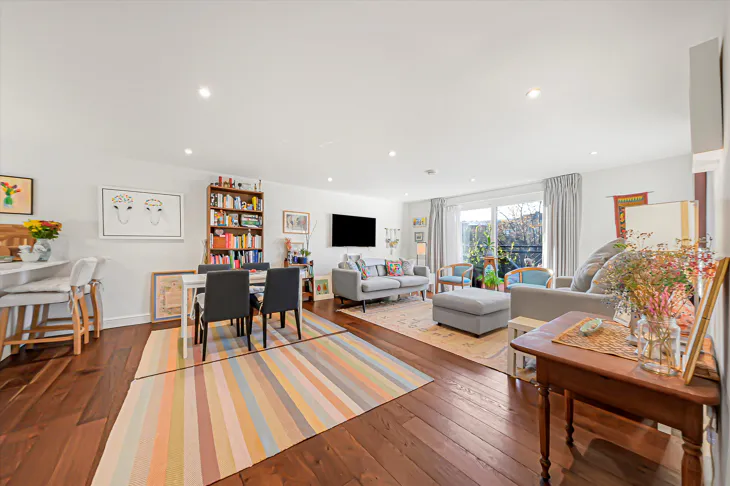 Flat Beechcroft Avenue in Greater London