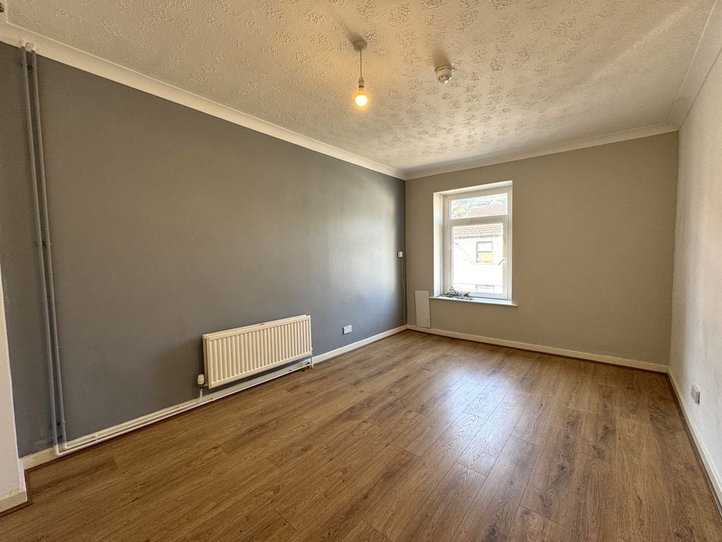 Room Cardiff Road in Taffs Well