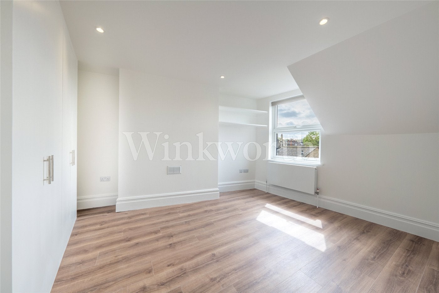 Flat Golders Green Road in Greater London