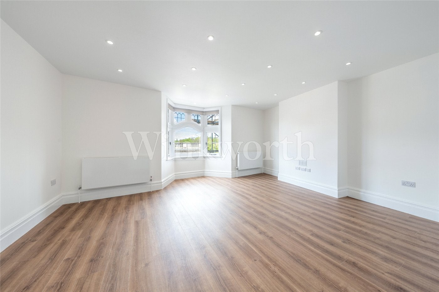 Flat Golders Green Road in Greater London