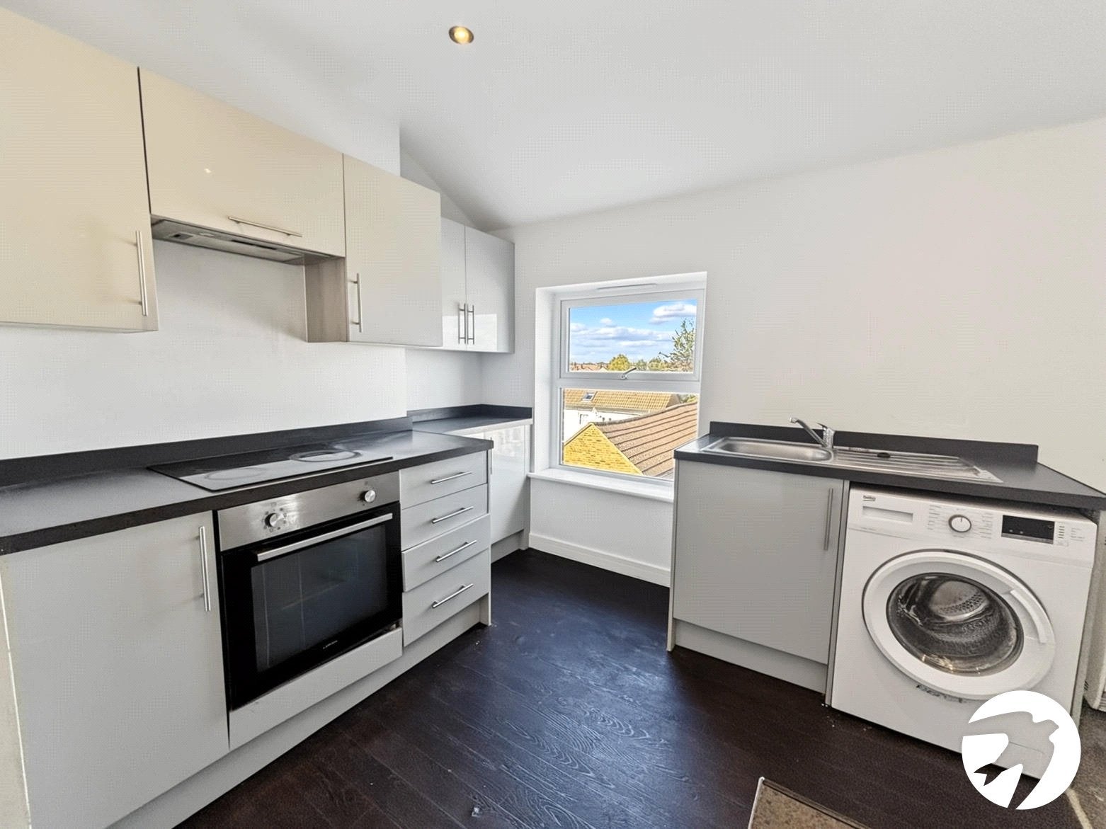Flat Broadway in Greater London