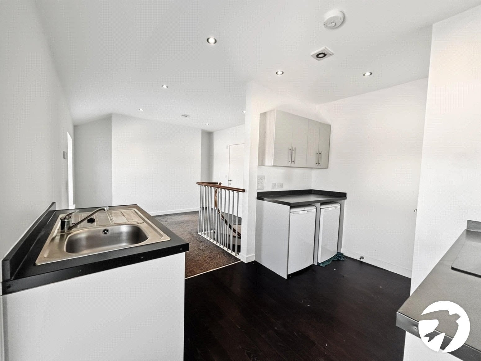 Flat Broadway in Greater London