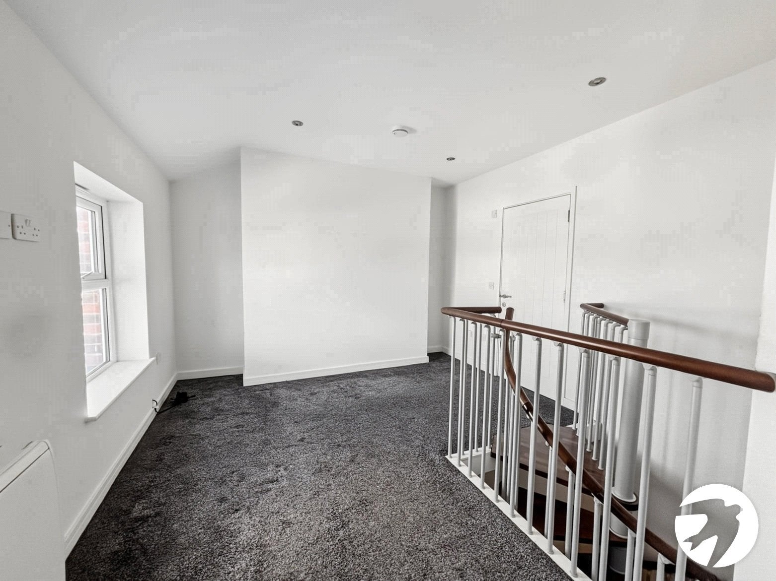 Flat Broadway in Greater London