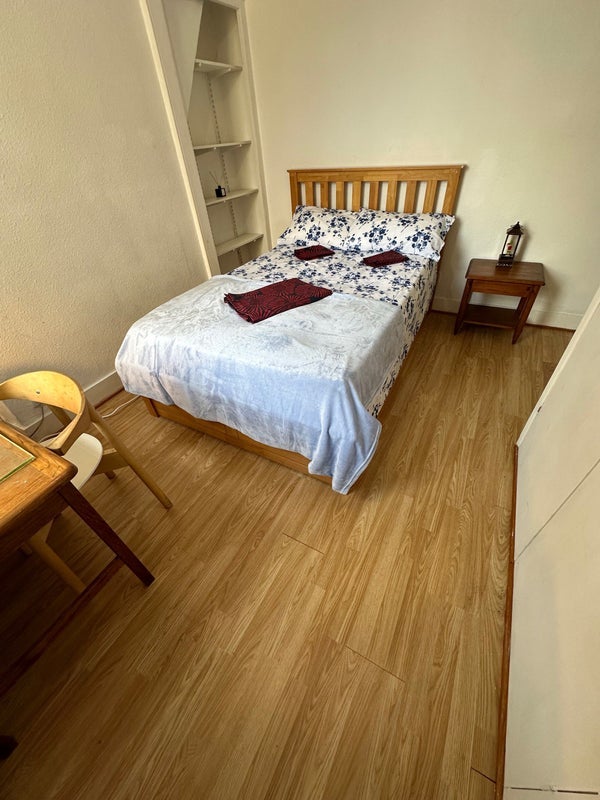 Room Rhodesia Road in Greater London