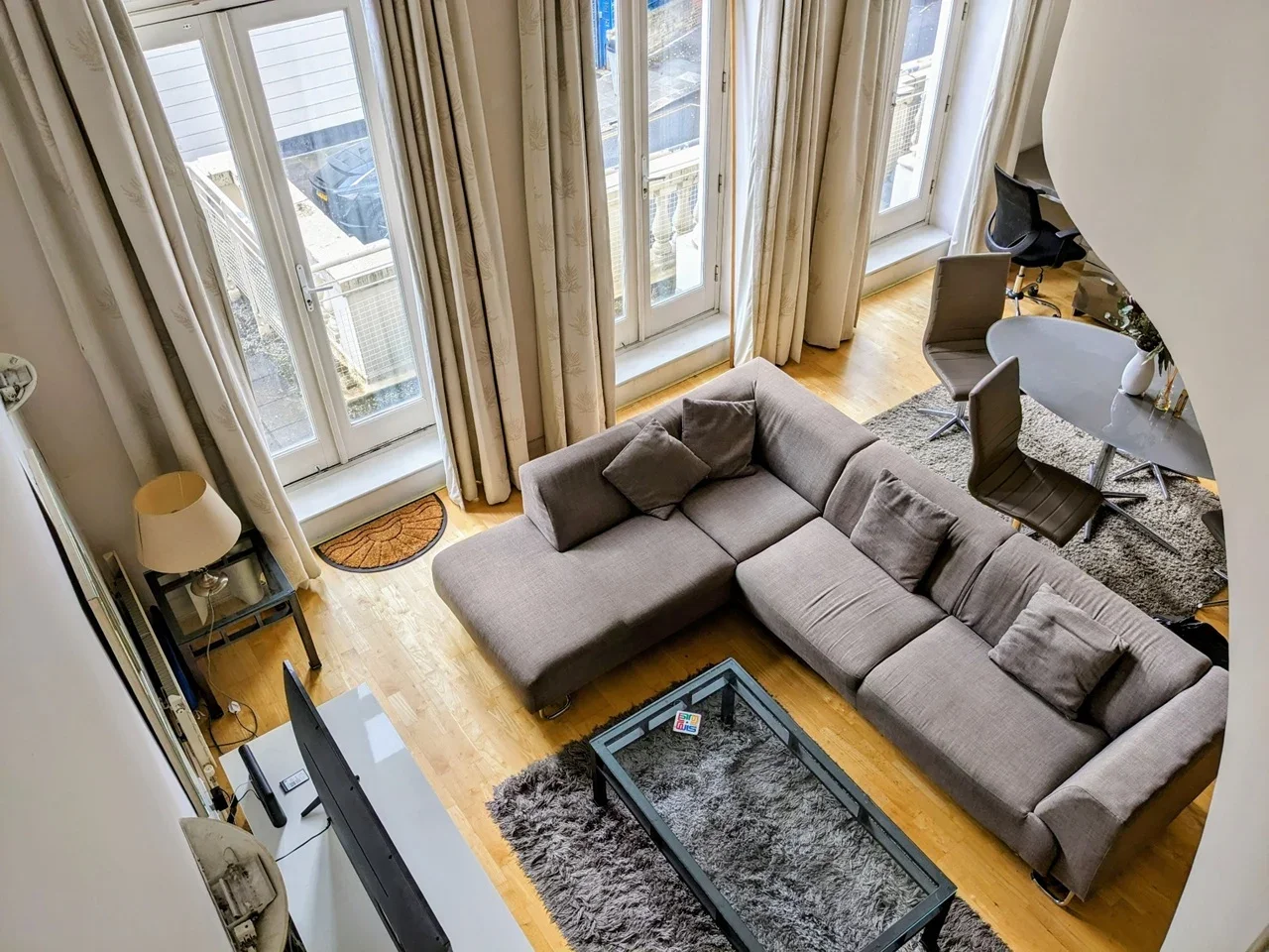 Flat Earl's Court Square in Greater London