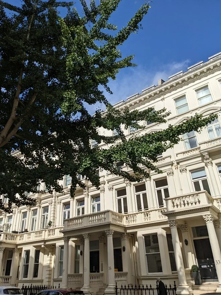 Flat Earl's Court Square in Greater London