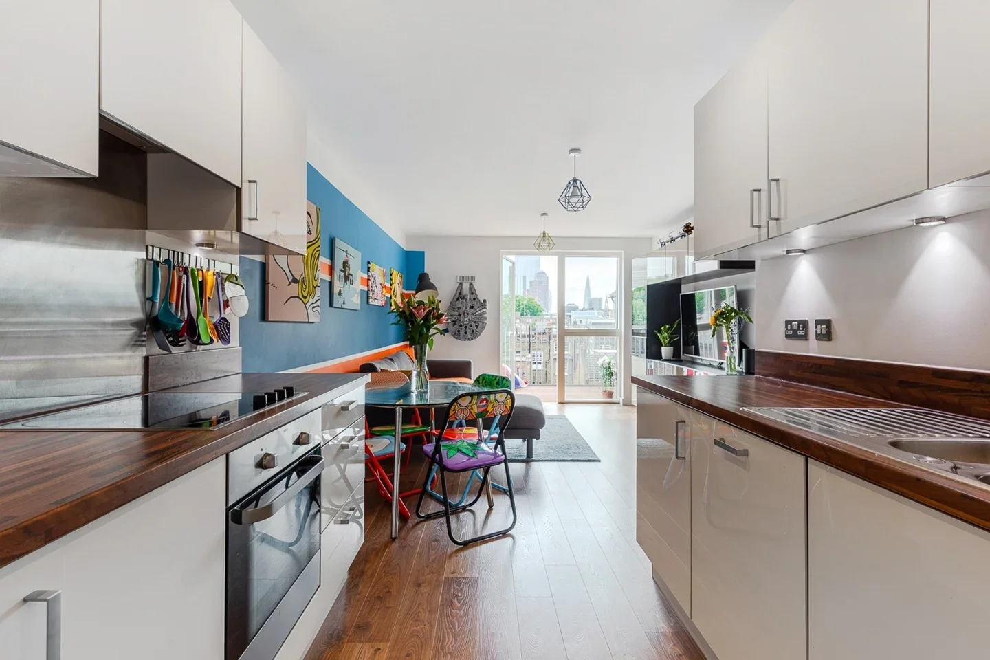 Flat Bevenden Street in Greater London