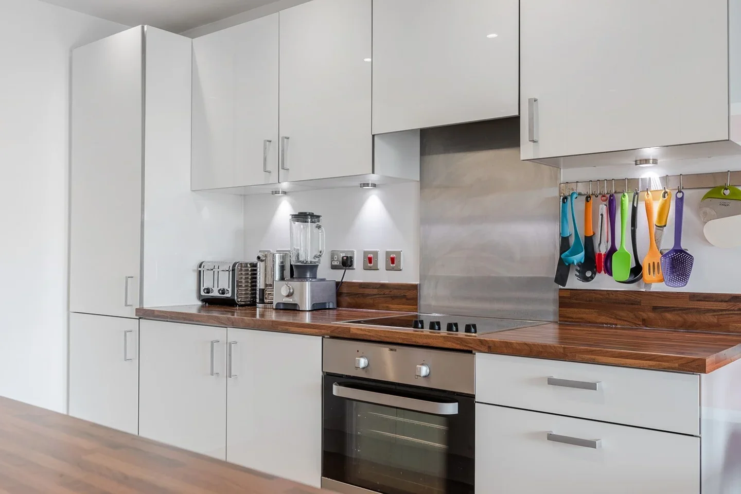 Flat Bevenden Street in Greater London