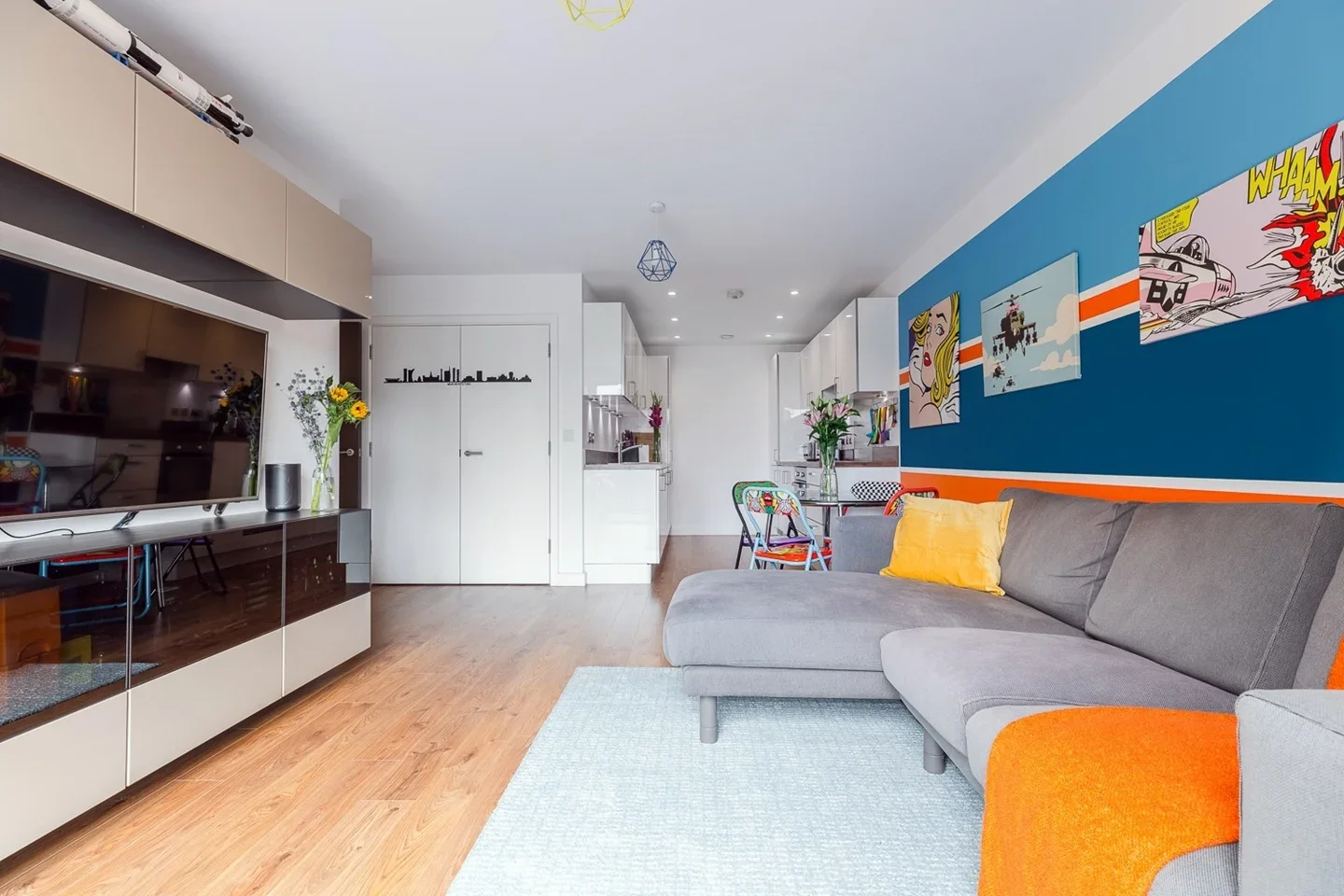 Flat Bevenden Street in Greater London