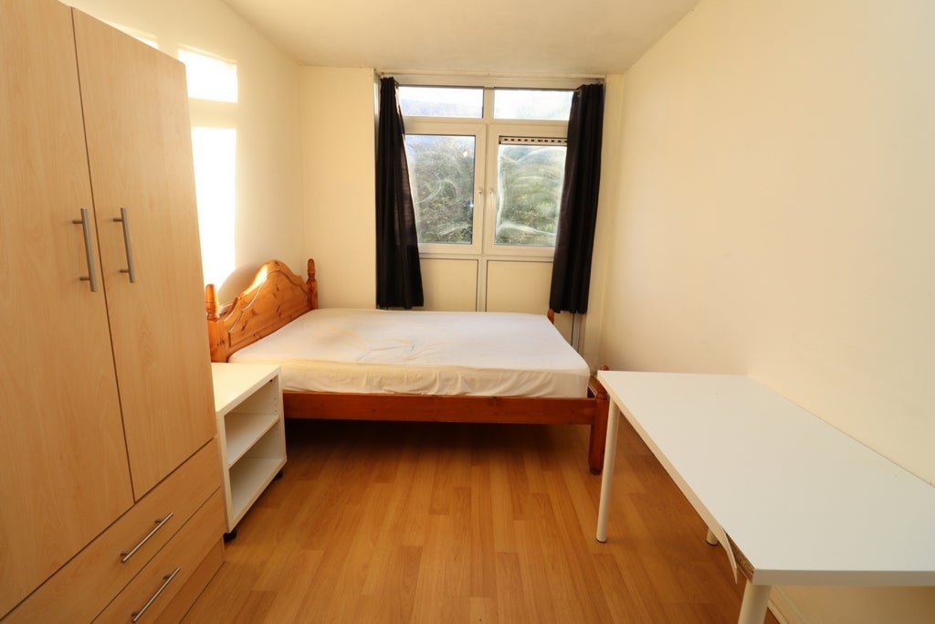 Room Globe Road in Greater London