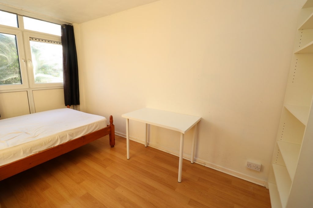 Room Globe Road in Greater London