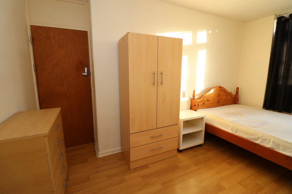 Room Globe Road in Greater London