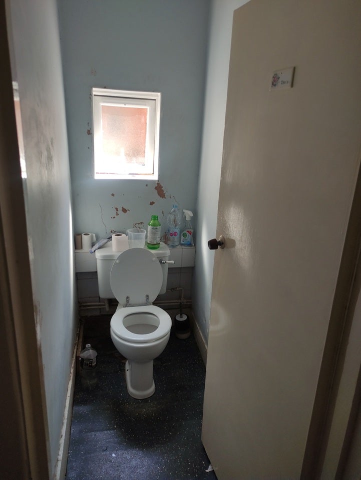 Room Bulstrode Avenue in Greater London