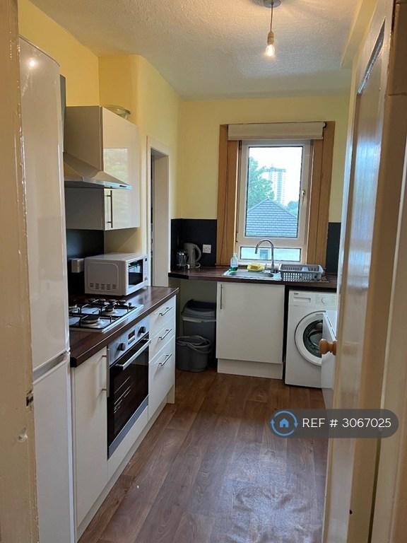 Flat Harefield Drive in Glasgow